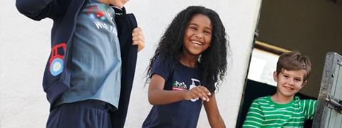 Strahlend im Preis: Entdecke tolle Mode für coole Kids