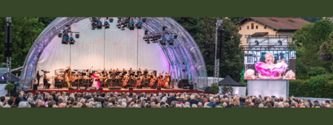 Ein Opern-Weltstar zu Besuch in Kitzbühel: Feiern Sie gemeinsam mit Elīna Garanča 10 Jahre „Klassik in den Alpen“.