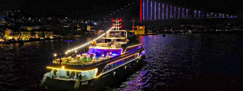 Mega-Yacht-Tour durch Istanbul mit 3-Gänge-Menü und 25% Rabatt!